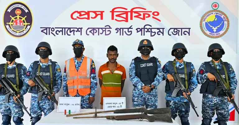 অস্ত্র ও গোলাবারুদসহ আটক ডাকাত